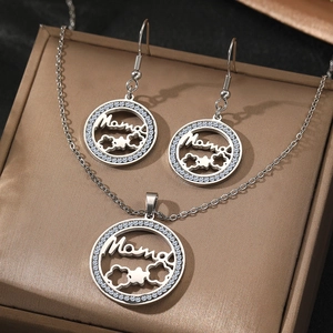 Ensemble collier Mama et boucles d'oreilles en acier inoxydable argenté avec cristaux