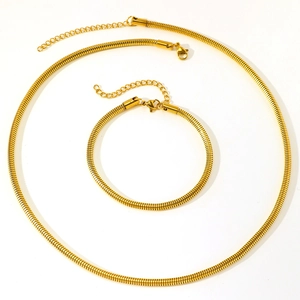 Ensemble bijoux chaîne serpent dorée avec collier et bracelet au fini poli brillant