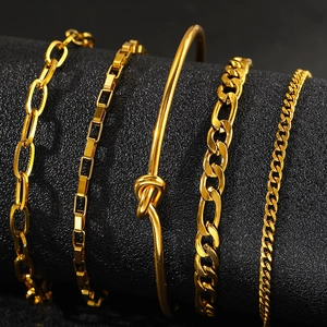 Set di cinque bracciali dorati a catena spessa e bracciali rigidi minimalisti per layering