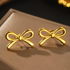 Élégantes boucles d'oreilles nœud en acier inoxydable plaqué or 18 carats