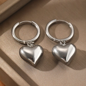 Boucles d'oreilles créoles cœur 3D en acier inoxydable poli couleur argent pour femme