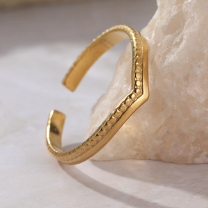 Minimalist double layer V-shaped gold open ring with beaded texture on white stone