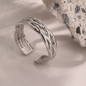 Anello aperto a treccia in acciaio inossidabile argento con design satinato regolabile