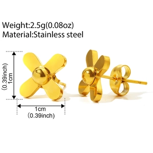 Golden flower-shaped stainless steel stud earrings with screw back closure 1cm design