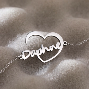 Bracelet coeur personnalisé en acier inoxydable argenté avec pendentif prénom Daphne