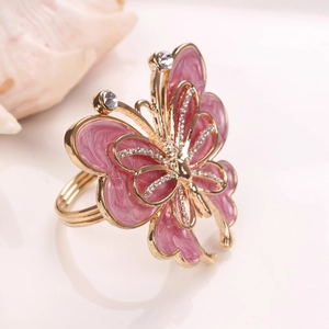Rond de serviette papillon rose en métal doré orné de petits cristaux blancs