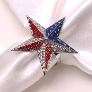 Detalle de servilletero estrella bandera EEUU con diamantes de imitación rojos y blancos