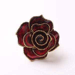 Red rose napkin ring with gold-edged petals for elegant wedding table settings