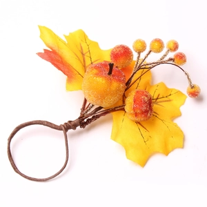 Rond de serviette avec citrouille givrée et feuille d'érable pour table d'automne