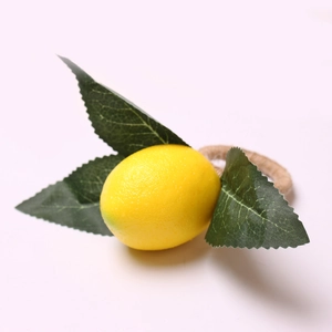 Rond de serviette citron artificiel avec feuilles vertes et corde de jute rustique