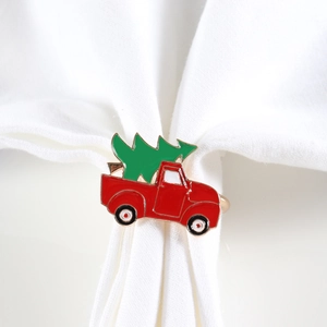 Weihnachts Serviettenring mit rotem Vintage Truck und Tannenbaum auf weißer Serviette
