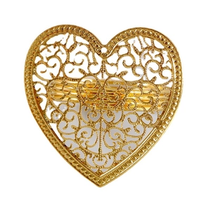 Rond de serviette coeur doré élégant avec motif ajouré en filigrane et anneau métal
