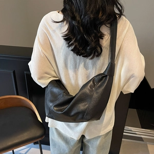 Minimalist black hobo bag for women, large capacity shoulder crossbody commute handbag