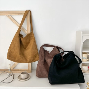 Minimalist large canvas tote bags in brown, coffee, and black for daily commute