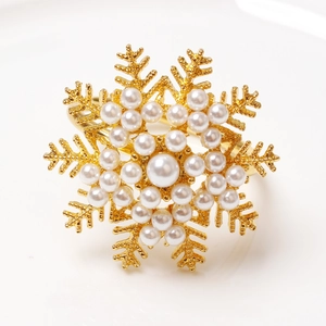 Servilletero de copo de nieve dorado con perlas blancas para decoración de mesa navideña