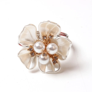 Elegant Artificial Pearl Flower Napkin Rings Alloy Rhinestone Napkin Holder For Wedding Party Decoration Thanksgiving Pumpkin Buckle