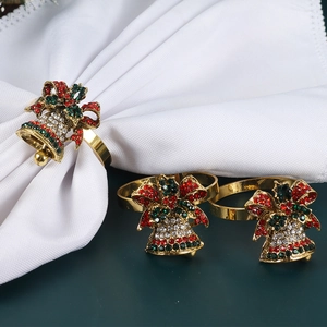 Ronds de serviette cloche de Noël avec strass rouges et verts et finition dorée