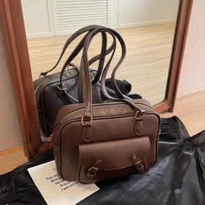 Bolso retro de cuero PU marrón con diseño estructurado y elegantes detalles metálicos