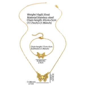 Set collana e bracciale con farfalla traforata in acciaio inossidabile finitura oro