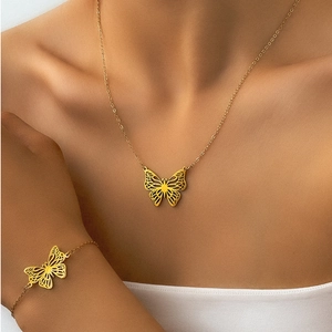 Collana E Bracciale In Acciaio Inossidabile Con Farfalla Traforata Elegante Ciondolo Animale In Filigrana Placcata Oro