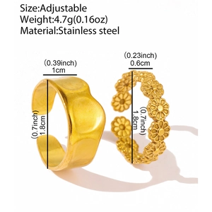 Adjustable stainless steel ring set with irregular wave band and daisy flower design