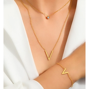 Parure de Bijoux Pendentif V en Acier Inoxydable Plqué Or Argent Strass Collier Double Couche Bracelet Ensemble pour Femme Minimaliste Bijoux Cadeau