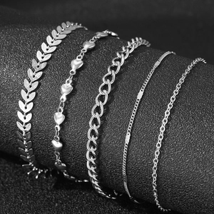 Set di 5 cavigliere bohémien argento con maglia cubana e motivi a foglia su supporto