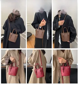 Mini sacs seaux en cuir grainé marron et rouge montrés en plusieurs portés