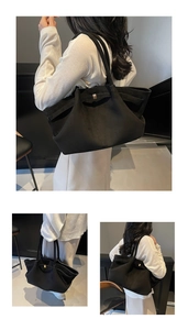 Détail du cabas en daim noir avec cordon de serrage plissé et boucle métallique chic