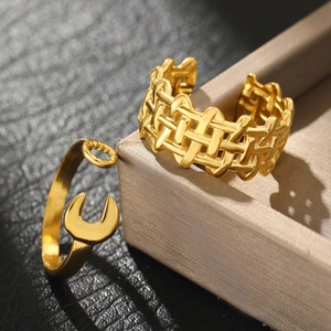 Minimalist gold woven镂空 and wrench-shaped open ring set for women in jewelry box