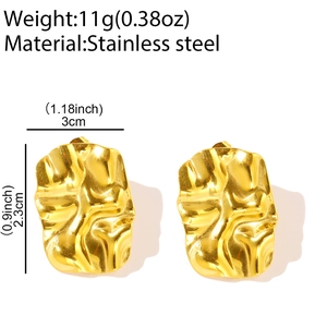 Detailed view of 18K gold plated geometric square earrings with dimensions and weight