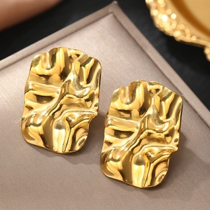 Polished 18K gold-plated irregular pleated geometric square stud earrings for women