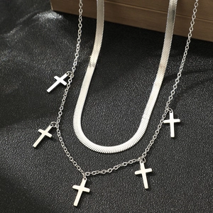 Collier double épaisseur en acier inoxydable avec pendentifs croix sur cuir