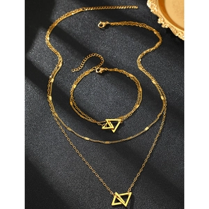 Ensemble collier et bracelet géométrique en acier inoxydable doré sur fond noir