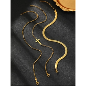 Ensemble de chevillières dorées à trois rangs avec pendentif croix et chaîne serpent