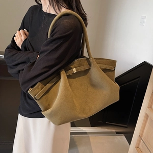 Grand sac cabas rétro en daim vert olive avec boucle dorée pour femmes élégantes