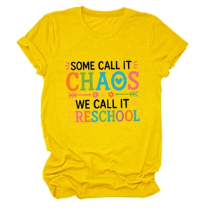 Détail du slogan 'Some Call It Chaos' et motifs floraux sur un t-shirt en coton jaune vif