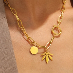 Edelstahl Halskette Mit Blatt Und Rundem Scheibenanhänger Gliederkette OT Verschluss Modeschmuck Für Damen