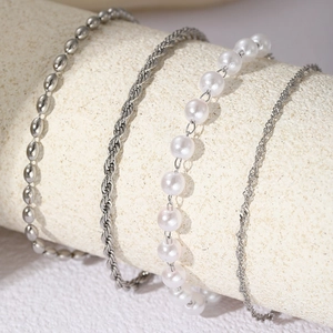 Set di 4 bracciali in acciaio inossidabile argento con perle finte e catene geometriche