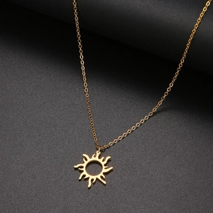 Ethnische Sonnen-Totem-Halskette in Gold-Finish mit strahlendem Design für Damen