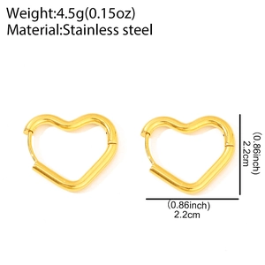 Vue détaillée des boucles d'oreilles cœur en acier inoxydable avec dimensions et poids