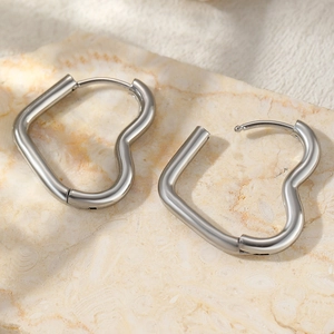 Boucles d'oreilles créoles cœur en acier inoxydable poli argenté pour femme