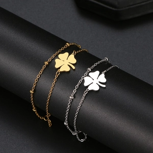 Edelstahl Mehrlagiges Kleeblatt Anhänger Kette Armband Minimalistischer Eleganter Modischer Pendler Stil Schmuck Für Damen