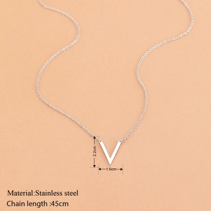 Minimalistische V-Buchstabe Edelstahl Halskette mit 45cm Kette in silbernem Finish