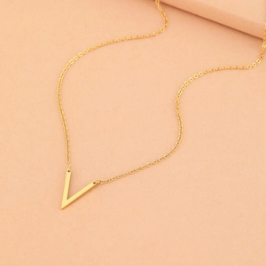 Minimalistische vergoldete Halskette mit V-Anhänger und feiner Kette für Damen