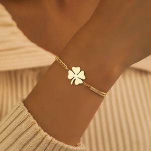 Four Leaf Clover Pendant Bracelet Stainless Steel Asymmetrical Chain Adjustable Lobster Clasp Elegant Lucky Jewelry Women