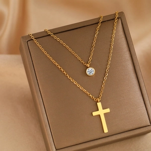 Collier double rang en acier inoxydable doré avec pendentif croix et pierre zircon