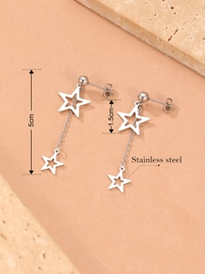 Détail de boucles d'oreilles étoiles en acier avec dimensions et finition du métal