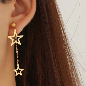 Boucles d'oreilles minimalistes en acier doré avec pampilles en forme d'étoiles