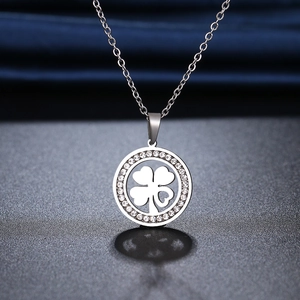 Collier trèfle à quatre feuilles porte-bonheur avec pendentif rond en acier argenté